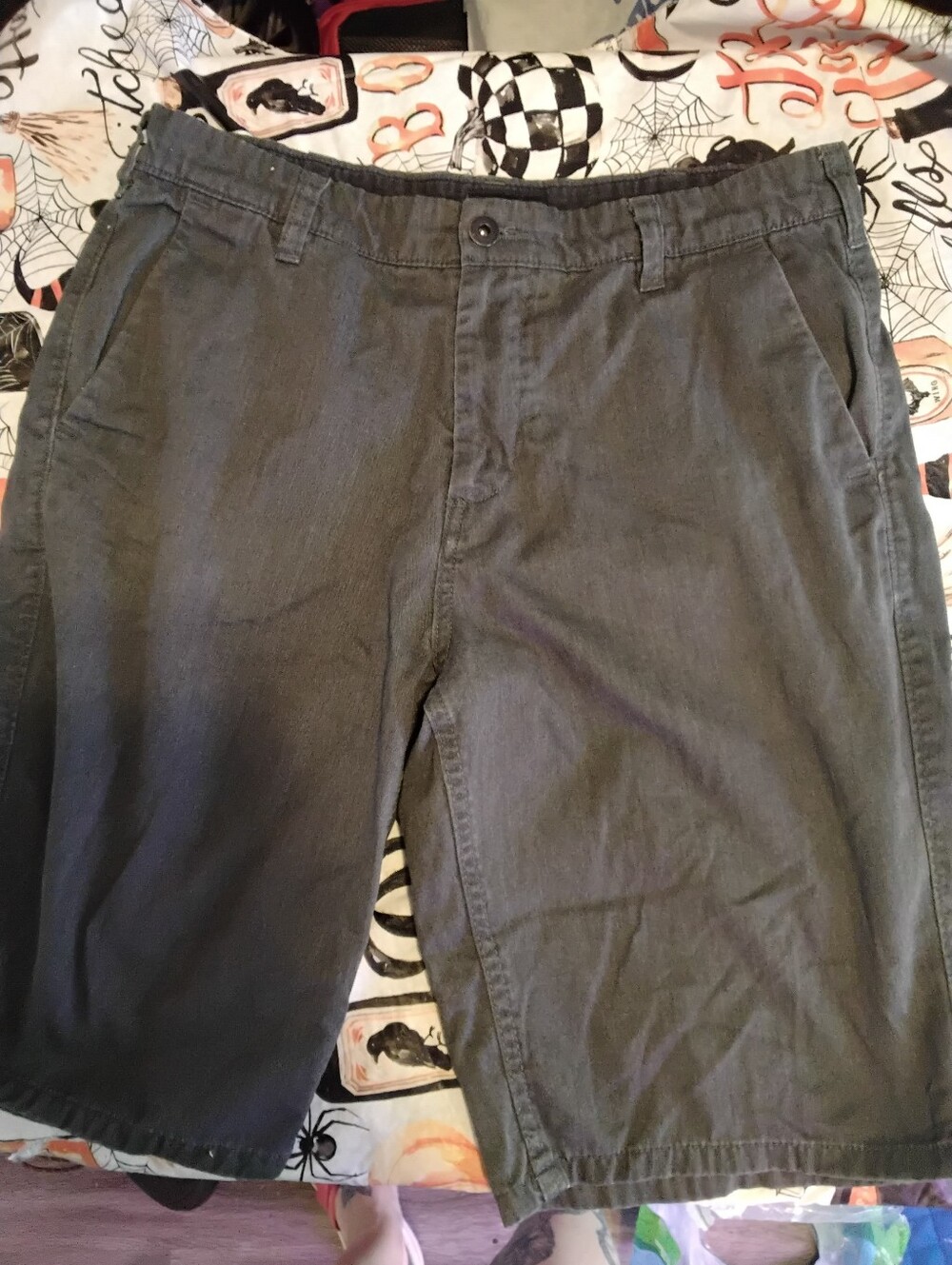 DC Men's size 30W 11L Gray Casual khaki ctton blend flat front Shorts